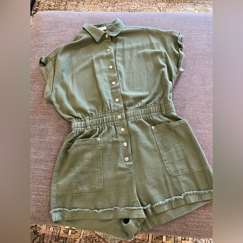 Vici Womens olive green short sleeve romper size L